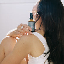 Lade das Bild in den Galerie-Viewer, RootedMama Set - Journal für deine Schwangerschaft & Female Spray