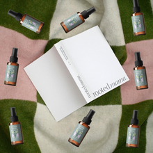 Lade das Bild in den Galerie-Viewer, RootedMama Set - Journal für deine Schwangerschaft &amp; Female Spray
